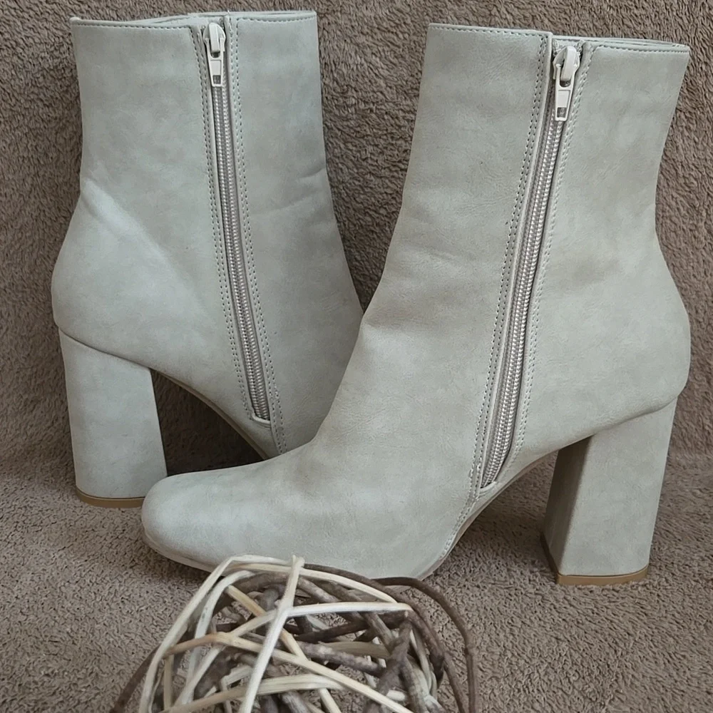 StreetWear Society | Cream Beige Heeled Boots - Picture 10 of 10